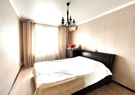 Продам трехкомнатную (3-комн.) квартиру, Комарова ул, 103, Апшеронск г