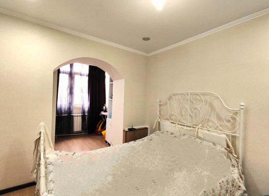 Продам трехкомнатную (3-комн.) квартиру, Комарова ул, 103, Апшеронск г