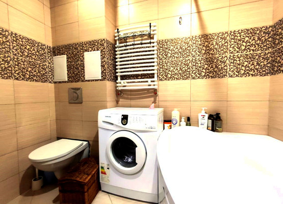 Продам трехкомнатную (3-комн.) квартиру, Комарова ул, 103, Апшеронск г