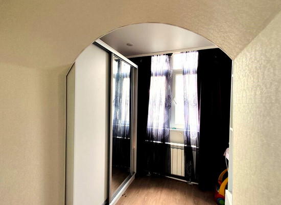 Продам трехкомнатную (3-комн.) квартиру, Комарова ул, 103, Апшеронск г