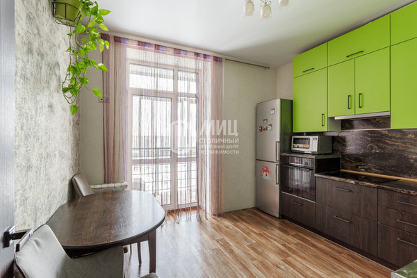 Продам трехкомнатную (3-комн.) квартиру, Бачуринская ул, 17, Коммунарка п