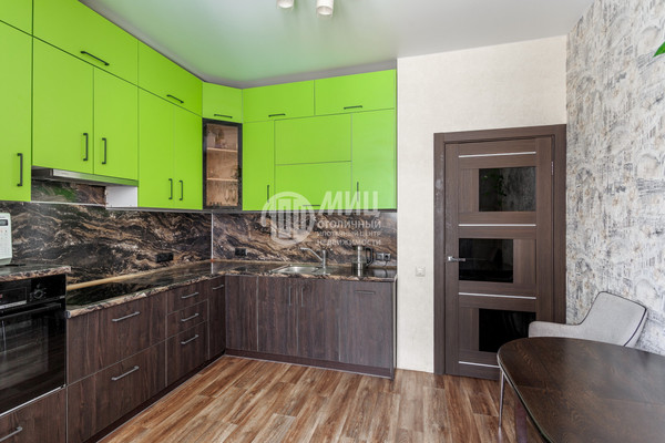 Продам трехкомнатную (3-комн.) квартиру, Бачуринская ул, 17, Коммунарка п
