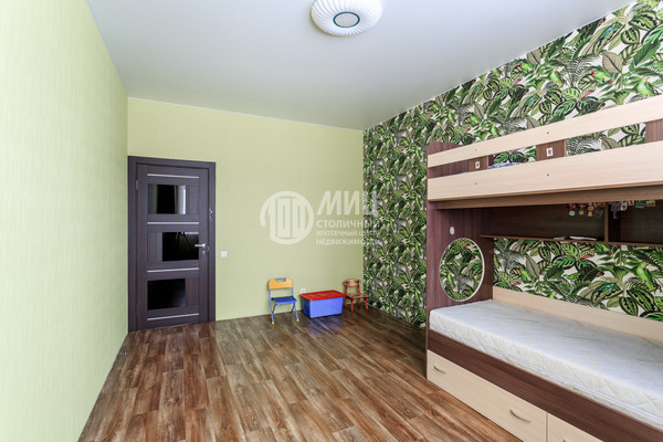 Продам трехкомнатную (3-комн.) квартиру, Бачуринская ул, 17, Коммунарка п