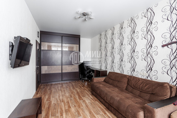 Продам трехкомнатную (3-комн.) квартиру, Бачуринская ул, 17, Коммунарка п