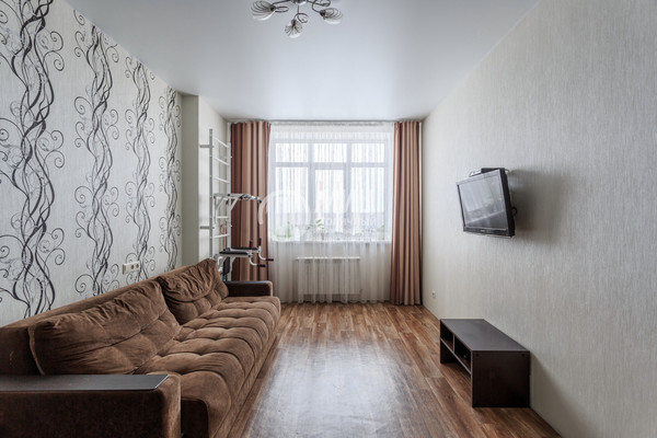 Продам трехкомнатную (3-комн.) квартиру, Бачуринская ул, 17, Коммунарка п