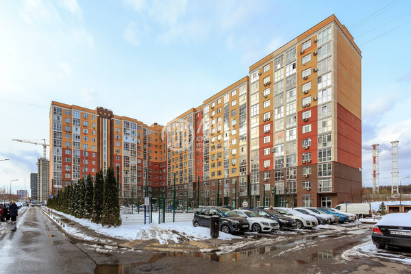 Продам трехкомнатную (3-комн.) квартиру, Бачуринская ул, 17, Коммунарка п