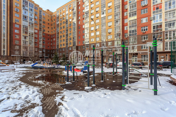 Продам трехкомнатную (3-комн.) квартиру, Бачуринская ул, 17, Коммунарка п