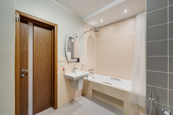 Продам трехкомнатную (3-комн.) квартиру, Таганская ул, 26, Москва г