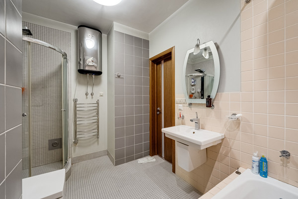 Продам трехкомнатную (3-комн.) квартиру, Таганская ул, 26, Москва г