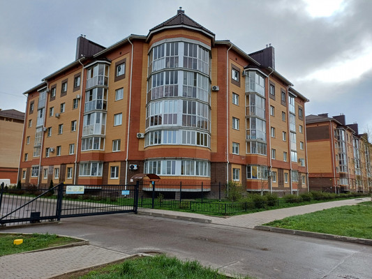 Продам двухкомнатную (2-комн.) квартиру, Луговая ул, 3, Великий Новгород г