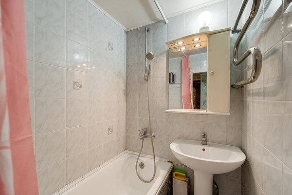 Продам двухкомнатную (2-комн.) квартиру, Вернадского пр-кт, 95к2, Москва г