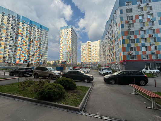 Продам двухкомнатную (2-комн.) квартиру, Таганрогская ул, 132к3, Ростов-на-Дону г