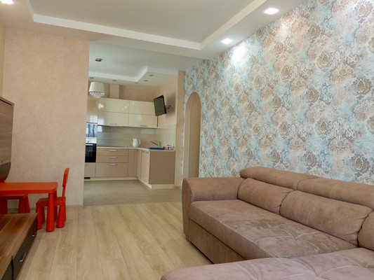 Продам трехкомнатную (3-комн.) квартиру, Молодежная ул, 28кА, Речицы с