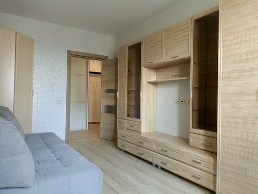 Продам трехкомнатную (3-комн.) квартиру, Молодежная ул, 28кА, Речицы с