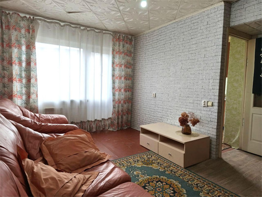 Продам двухкомнатную (2-комн.) квартиру, Парашютная ул, 12, Красноярск г
