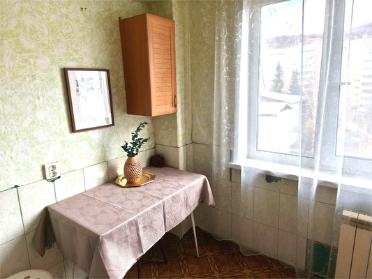 Продам двухкомнатную (2-комн.) квартиру, Парашютная ул, 12, Красноярск г