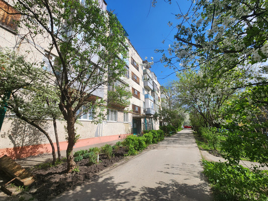 Продам трехкомнатную (3-комн.) квартиру, Карпинского ул, 46, Пенза г