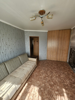 Продам трехкомнатную (3-комн.) квартиру, Карпинского ул, 46, Пенза г