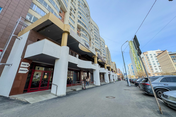 Сдам торговое помещение 127,9 м2, Хохрякова ул, 74, Екатеринбург г