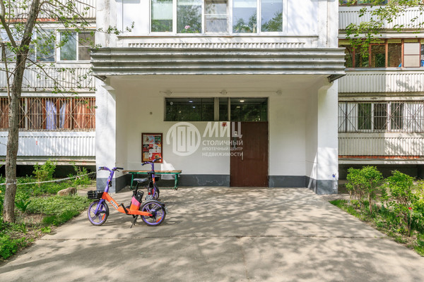 Продам двухкомнатную (2-комн.) квартиру, Богданова ул, 54, Москва г