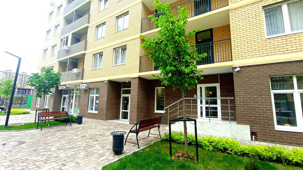 Продам трехкомнатную (3-комн.) квартиру, им. лётчика Позднякова ул, 2к16, Краснодар г