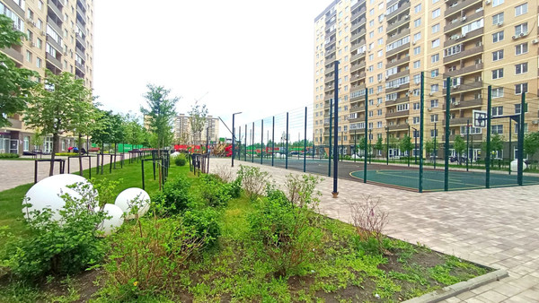 Продам трехкомнатную (3-комн.) квартиру, им. лётчика Позднякова ул, 2к16, Краснодар г