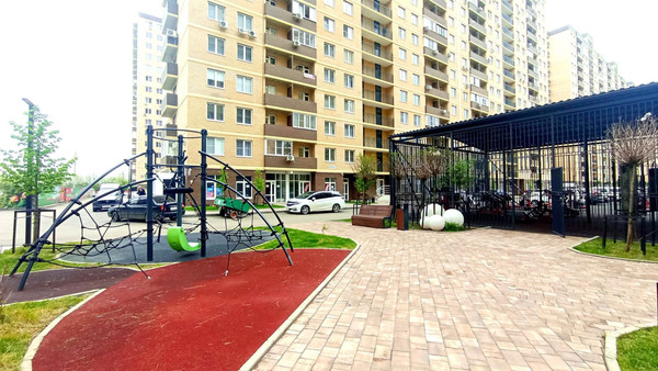 Продам трехкомнатную (3-комн.) квартиру, им. лётчика Позднякова ул, 2к16, Краснодар г