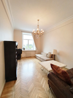 Продам трехкомнатную (3-комн.) квартиру, Большая Полянка ул, 1/3, Москва г