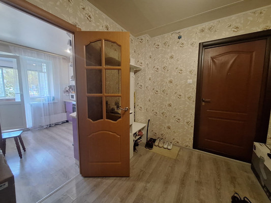 Продам двухкомнатную (2-комн.) квартиру, Молодежная ул, 12, Семеновка с