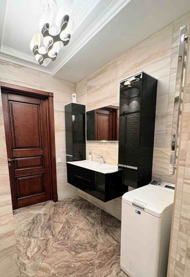 Продам трехкомнатную (3-комн.) квартиру, Загородная (Международный кв-л) ул, 1, Химки г