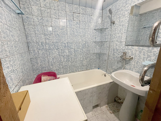 Продам двухкомнатную (2-комн.) квартиру, Жмайлова ул, 3, Ростов-на-Дону г