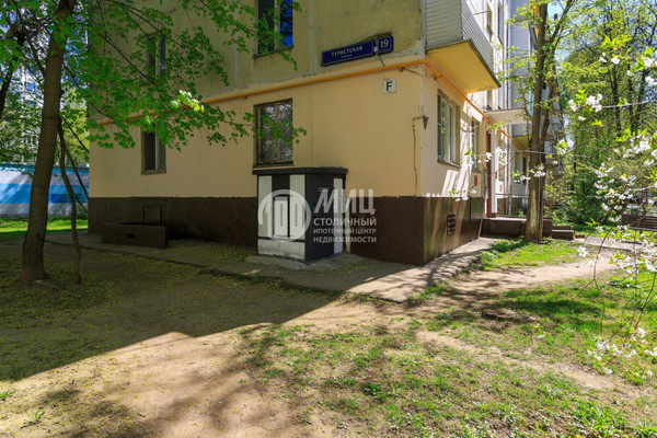 Продам двухкомнатную (2-комн.) квартиру, Туристская ул, 19к2, Москва г