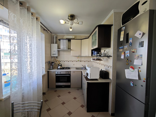 Продам трехкомнатную (3-комн.) квартиру, Ленина пр-кт, 83, Новороссийск г