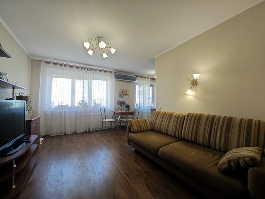 Продам трехкомнатную (3-комн.) квартиру, Ленина пр-кт, 83, Новороссийск г