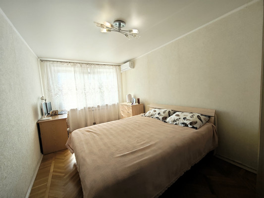 Продам трехкомнатную (3-комн.) квартиру, Ленина пр-кт, 83, Новороссийск г