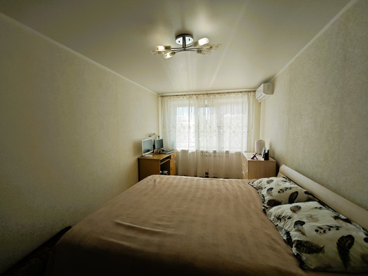 Продам трехкомнатную (3-комн.) квартиру, Ленина пр-кт, 83, Новороссийск г
