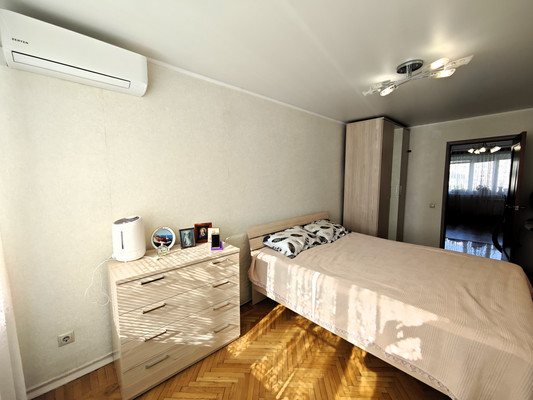 Продам трехкомнатную (3-комн.) квартиру, Ленина пр-кт, 83, Новороссийск г