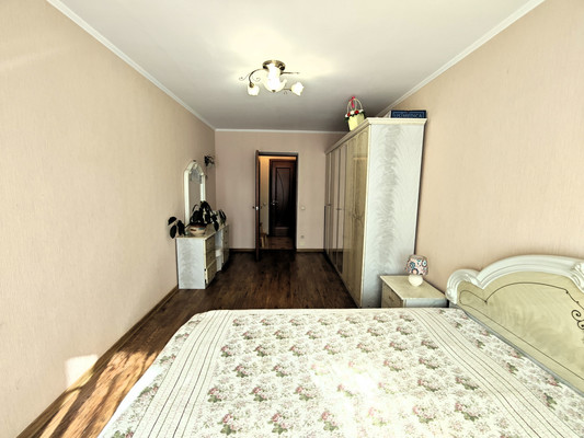 Продам трехкомнатную (3-комн.) квартиру, Ленина пр-кт, 83, Новороссийск г