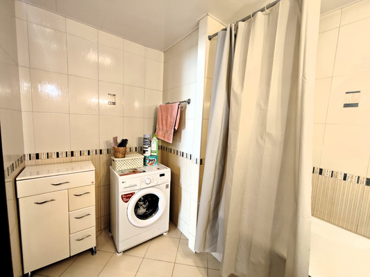 Продам трехкомнатную (3-комн.) квартиру, Ленина пр-кт, 83, Новороссийск г