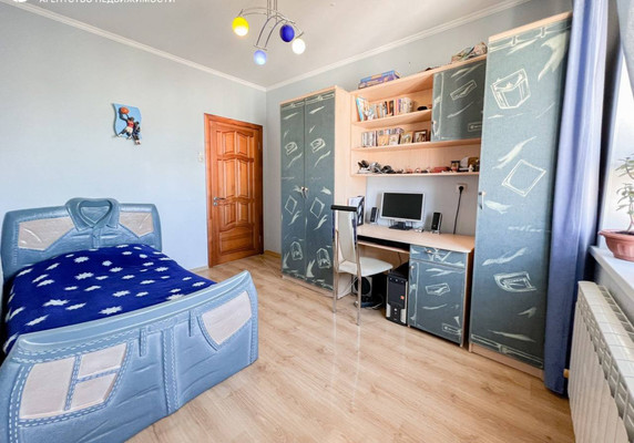 Продам трехкомнатную (3-комн.) квартиру, Видова ул, 157, Новороссийск г