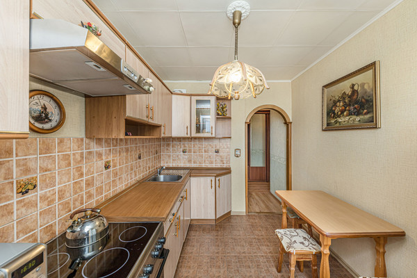 Продам трехкомнатную (3-комн.) квартиру, Ковшовой ул, 6, Челябинск г