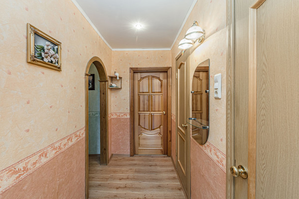 Продам трехкомнатную (3-комн.) квартиру, Ковшовой ул, 6, Челябинск г
