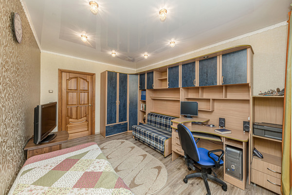 Продам трехкомнатную (3-комн.) квартиру, Ковшовой ул, 6, Челябинск г
