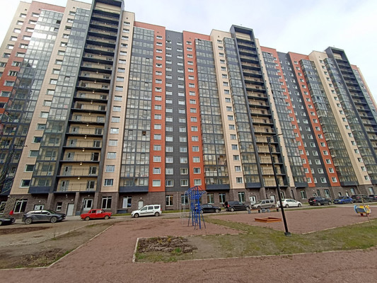 Продам двухкомнатную (2-комн.) квартиру, Шувалова ул, 32, Мурино п