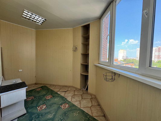 Продам двухкомнатную (2-комн.) квартиру, Чекистов пр-кт, 33к2, Краснодар г
