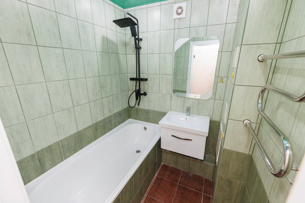Продам двухкомнатную (2-комн.) квартиру, Красный Маяк ул, 104, Брянск г