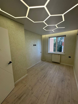 Продам трехкомнатную (3-комн.) квартиру, им. 70-летия Октября ул, 34, Краснодар г