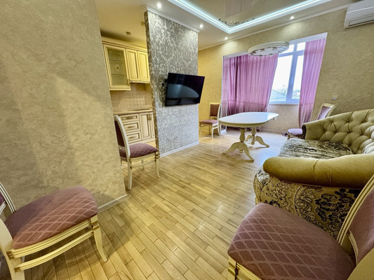 Продам трехкомнатную (3-комн.) квартиру, Семеновская ул, 43, Краснодар г