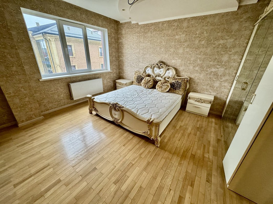 Продам трехкомнатную (3-комн.) квартиру, Семеновская ул, 43, Краснодар г