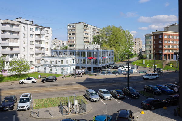 Продам трехкомнатную (3-комн.) квартиру, Октябрьская ул, 12 , Калининград г